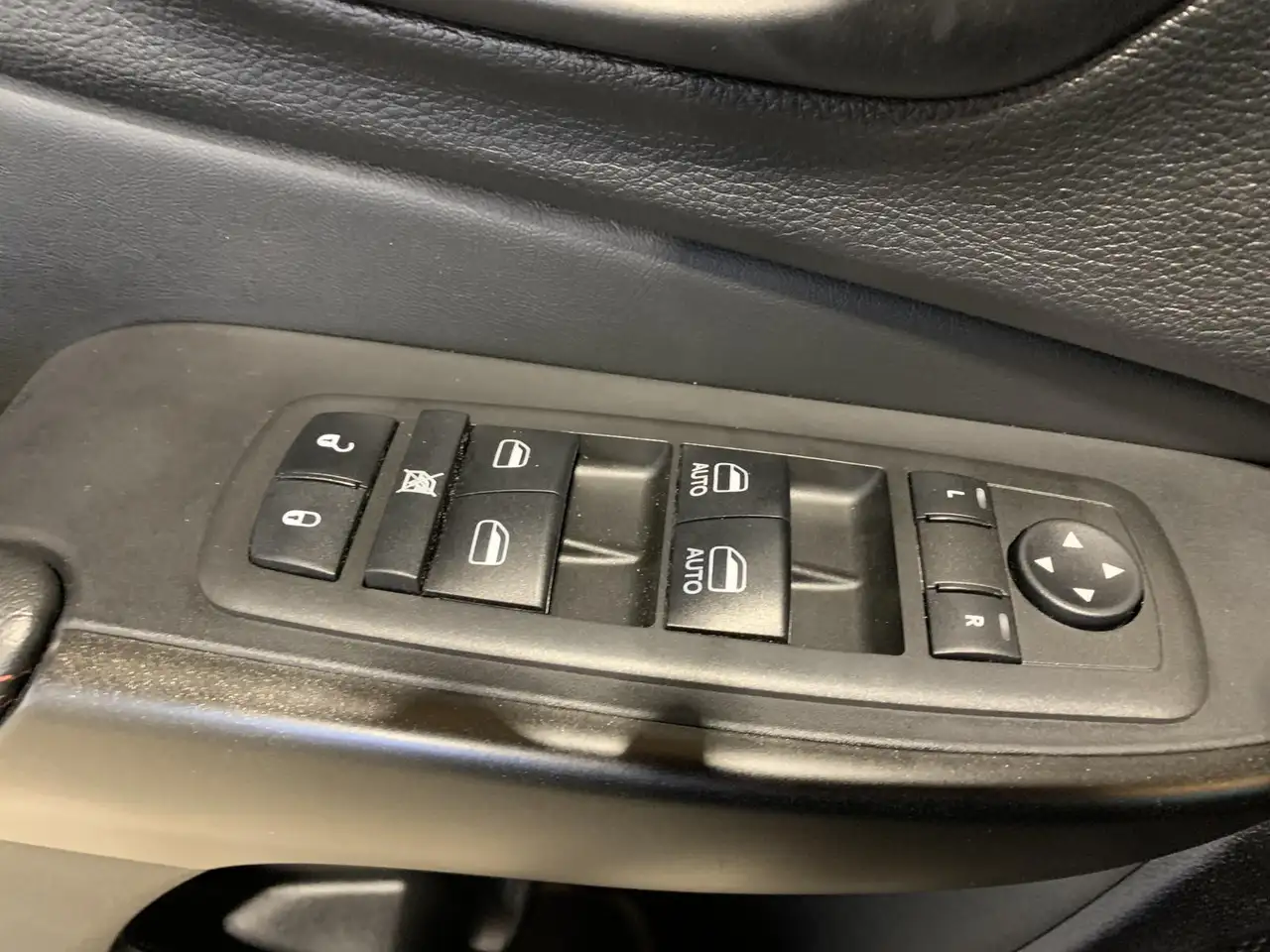 Jeep Cherokee снимка Jeep Cherokee