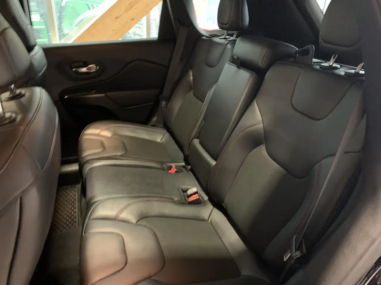 Jeep Cherokee снимка Jeep Cherokee