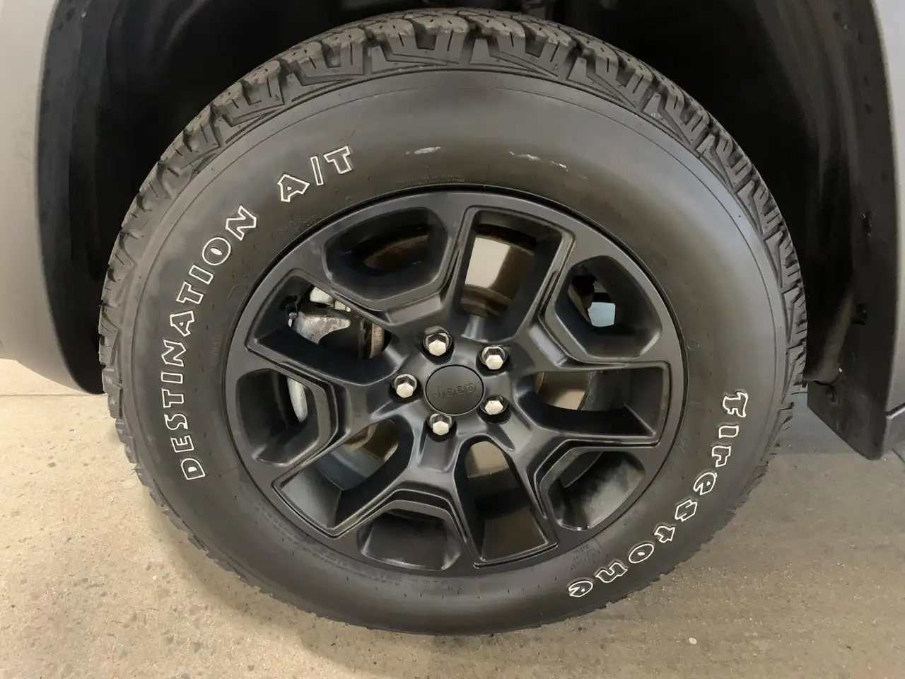 Jeep Cherokee снимка Jeep Cherokee