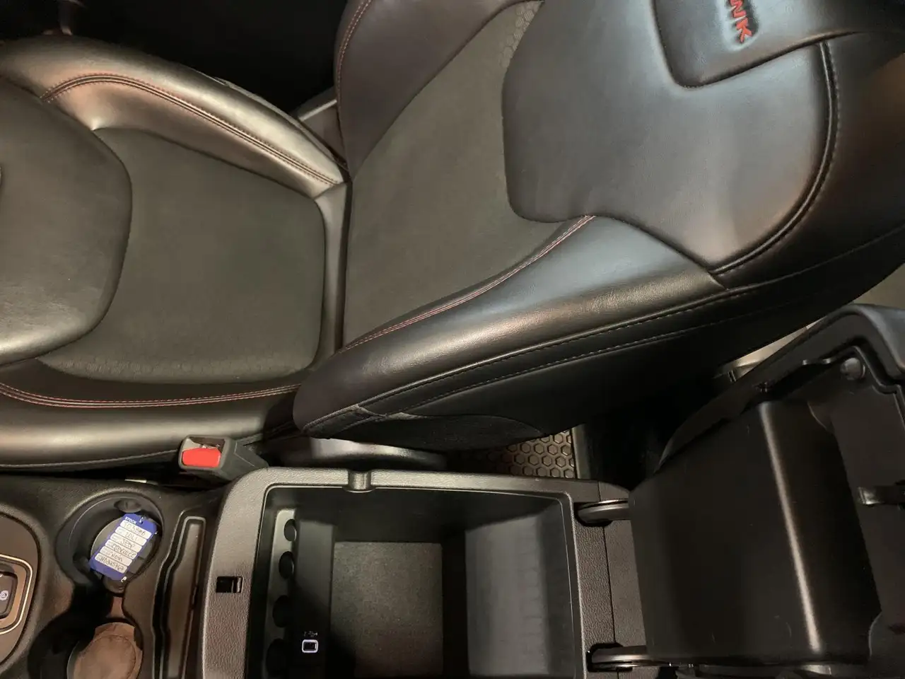 Jeep Cherokee снимка Jeep Cherokee