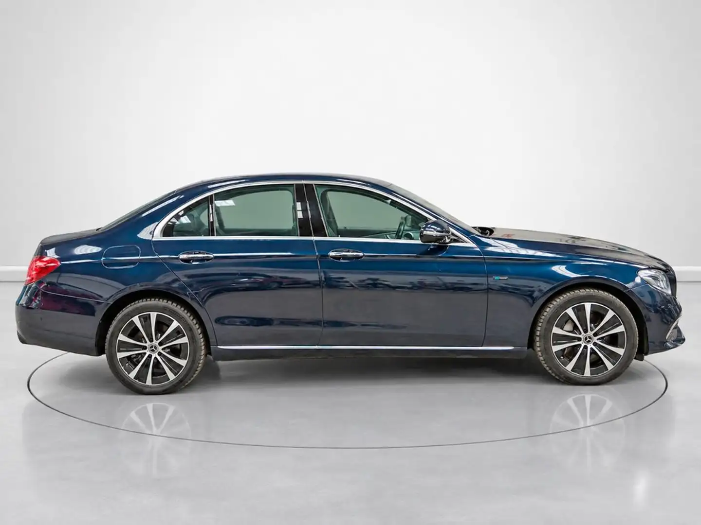 Mercedes-Benz E 300 de Azul - 2