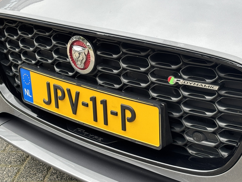 Jaguar F-Type P450 V8 AWD Cabriolet R-Dynamic — photo 8