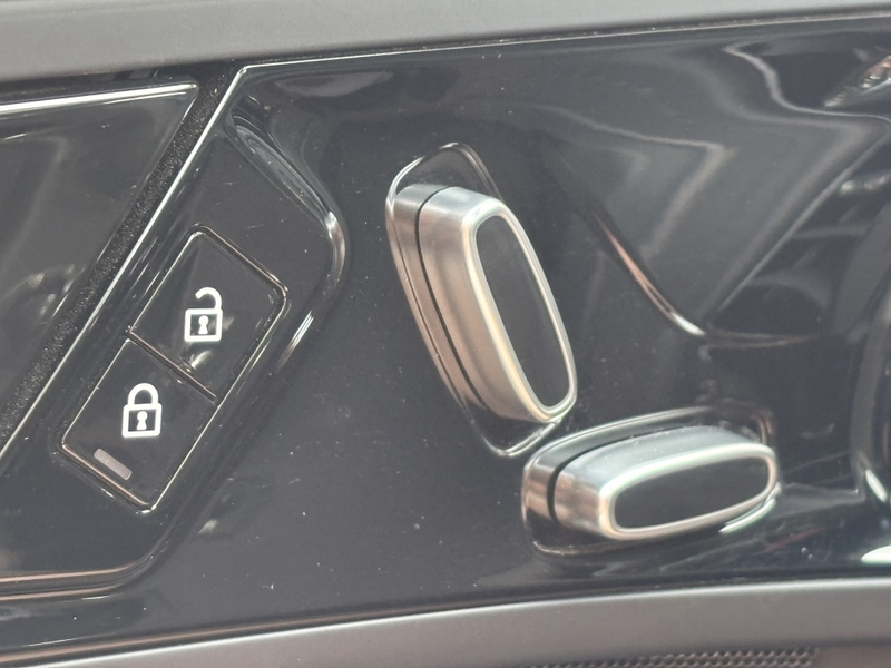 Jaguar F-Type P450 V8 AWD Cabriolet R-Dynamic — photo 23