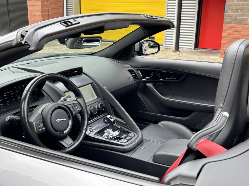 Jaguar F-Type P450 V8 AWD Cabriolet R-Dynamic — photo 14