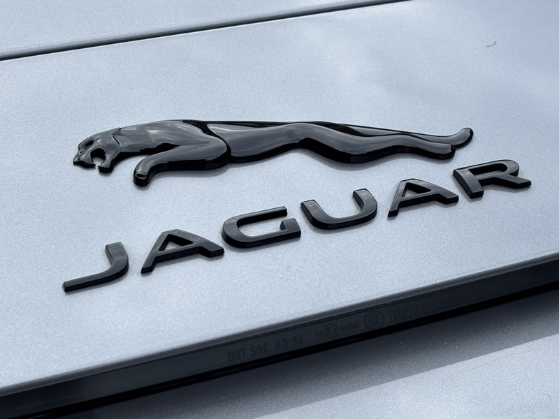 Jaguar F-Type P450 V8 AWD Cabriolet R-Dynamic — photo 12