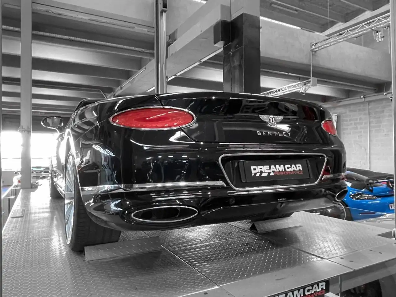 Bentley Continental GTC 2022 — фото 14