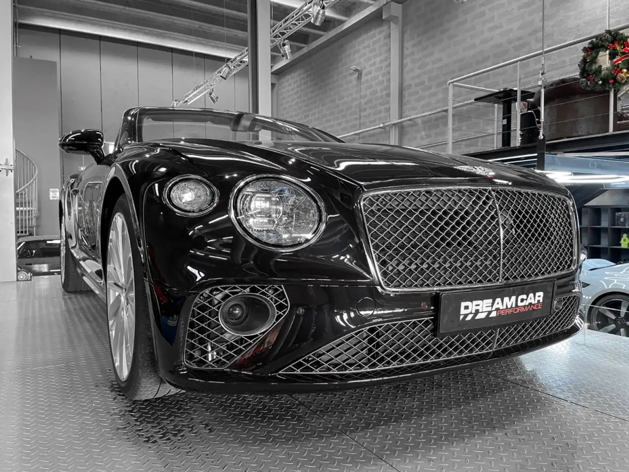 Bentley Continental GTC 2022 — фото 7