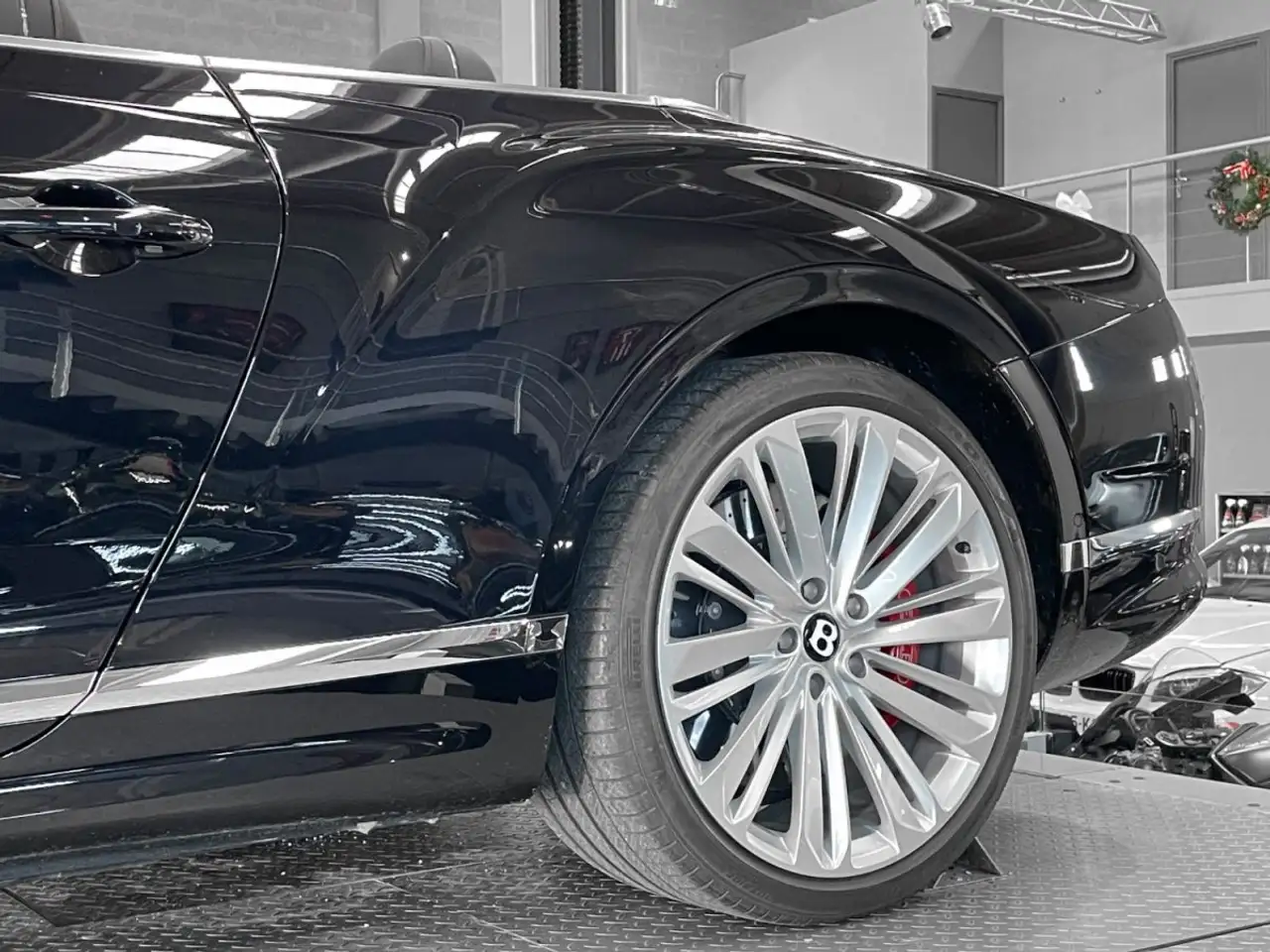Bentley Continental GTC 2022 — фото 13