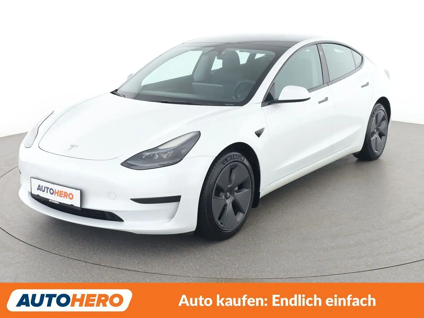 Tesla Model 3 Standard Range Weiß - 1