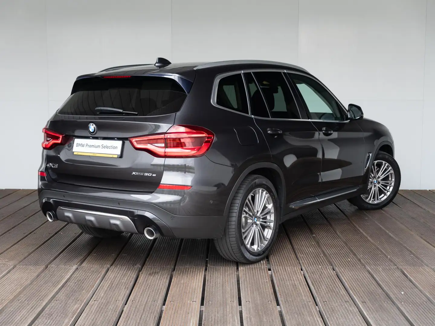 BMW X3 xDrive30e | High Executive | Parking Pack | Achter Grijs - 2