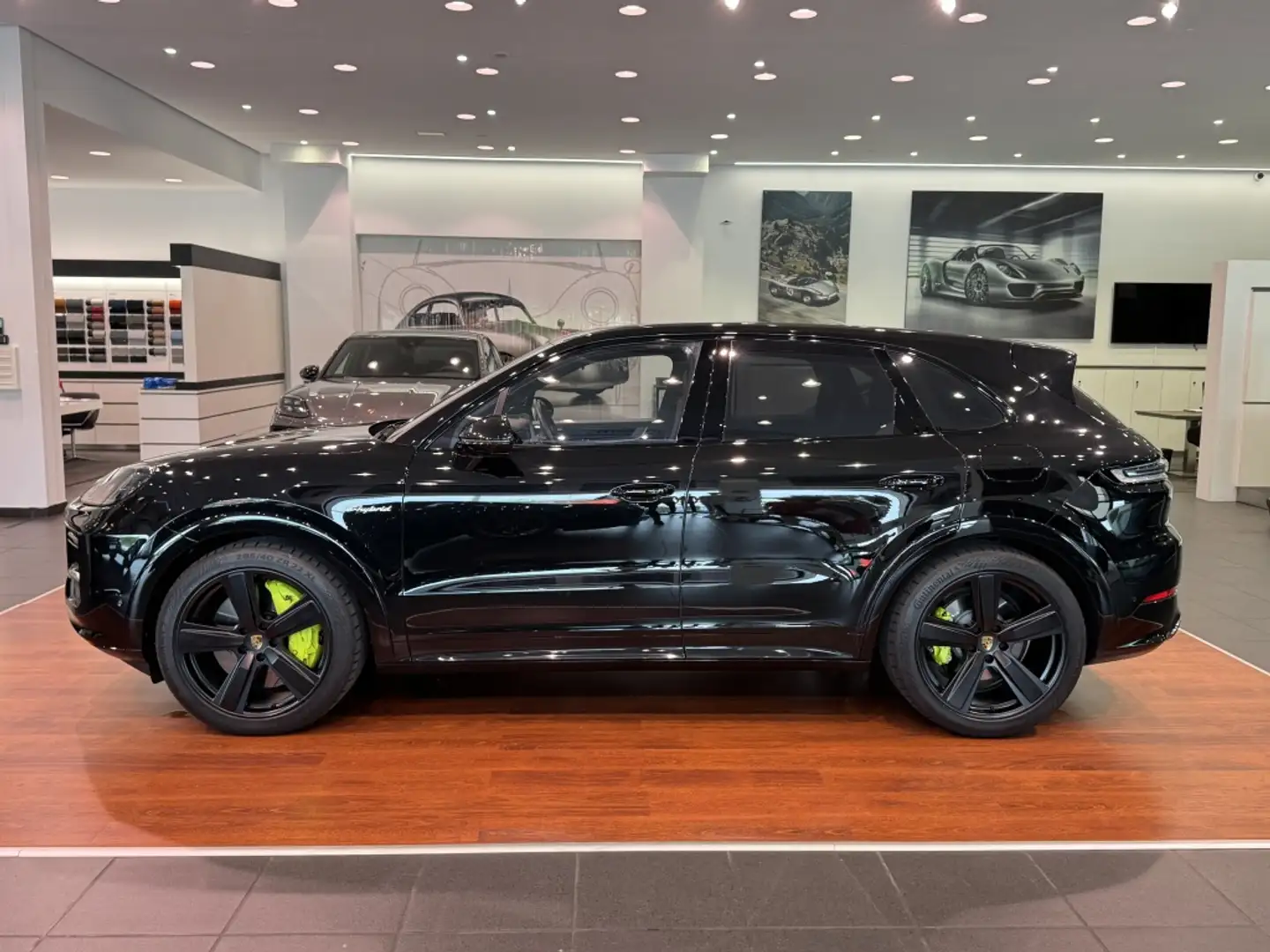 Porsche Cayenne Turbo E-Hybrid Aut. Negro - 2