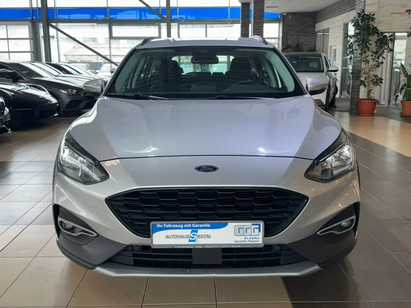 Ford Focus Active Crossover Navi PDC DAB Spurassist. Argent - 2