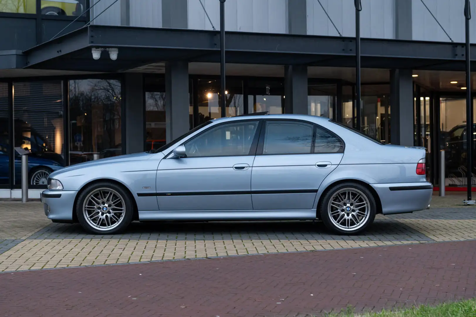BMW M5 E39 4.9 V8 - 2
