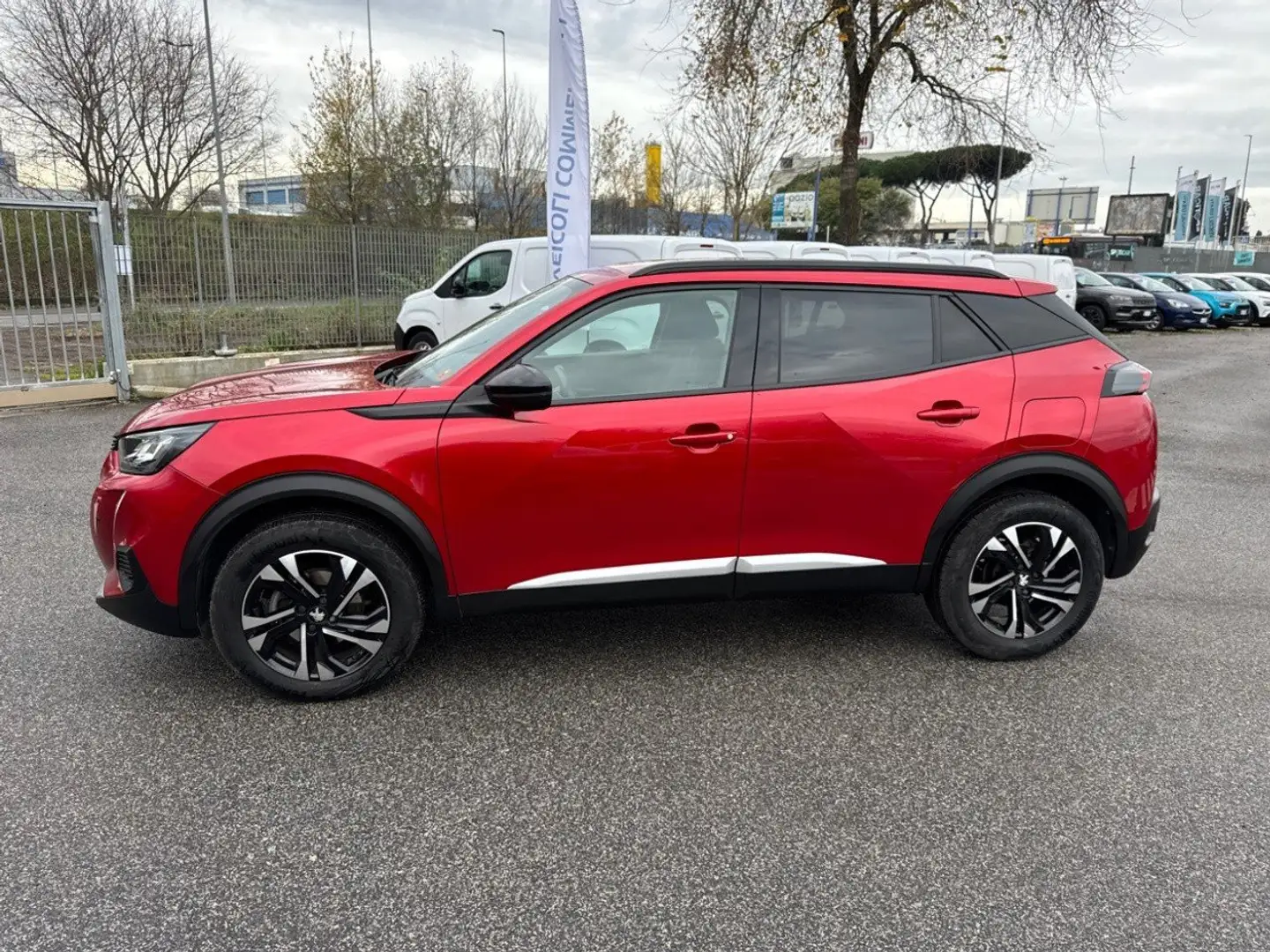 Peugeot 2008 PureTech 100 Allure Pack S/S Rouge - 2