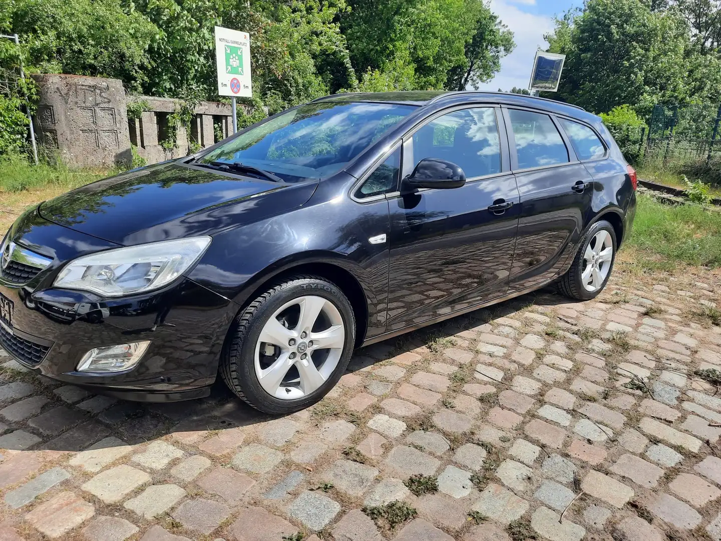 Opel Astra 1.4 Sports Tourer ecoFLEX Innovation Noir - 1