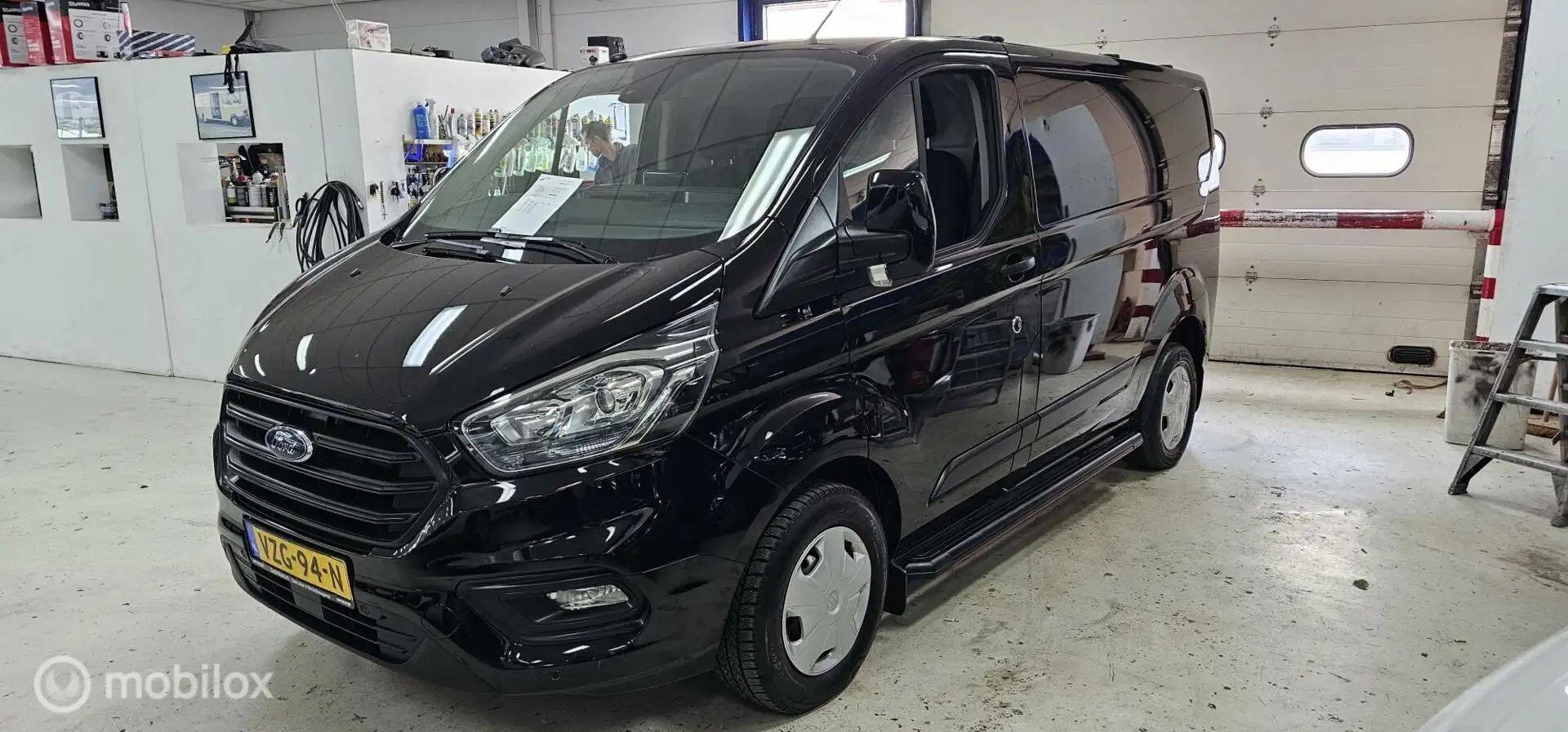 Ford Transit Custom 280 2.0 TDCI L1H1 Limited Airco Euro6 Schwarz - 2