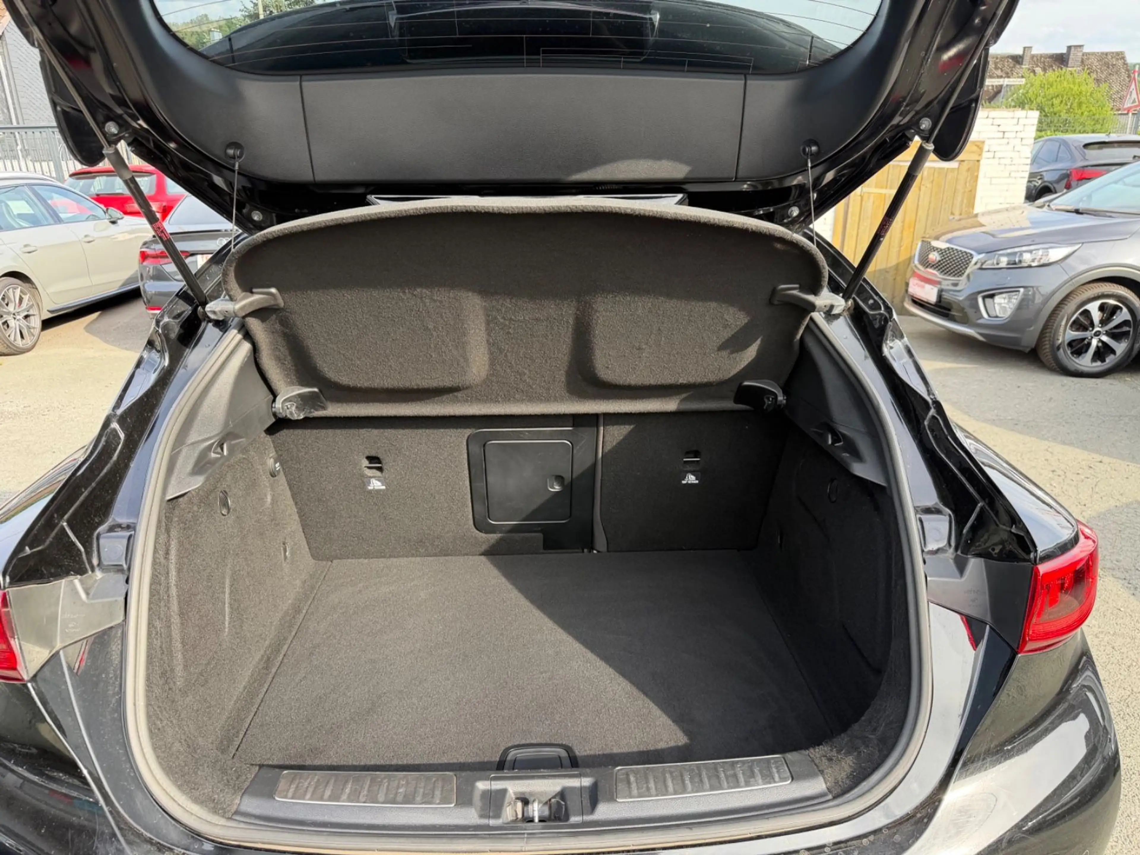 Infiniti Q30 2.2 d AWD City Black Edition — photo 11