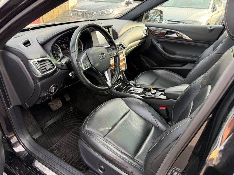 Infiniti Q30 2.2 d AWD City Black Edition — photo 12