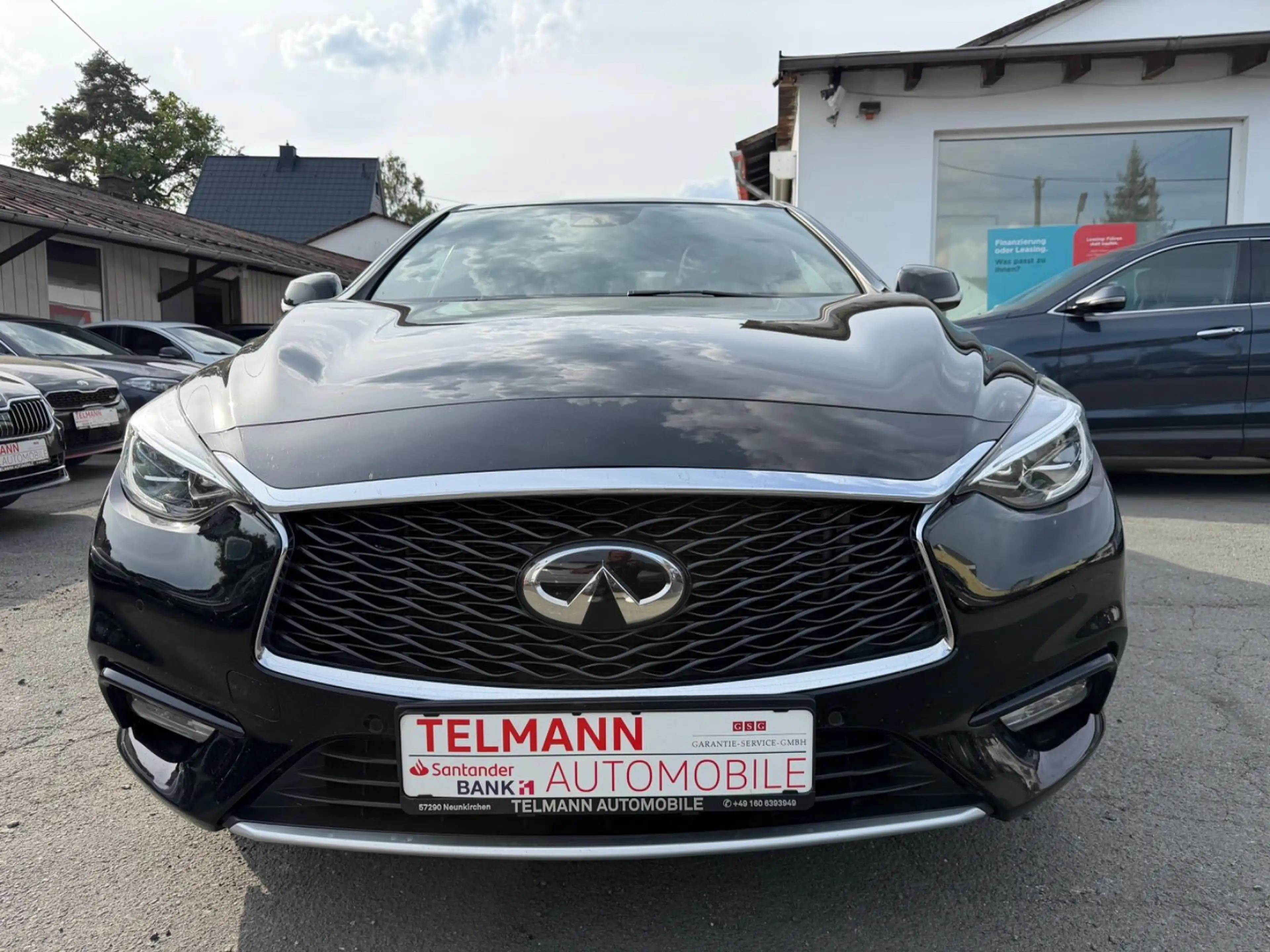 Infiniti Q30 2.2 d AWD City Black Edition — photo 3