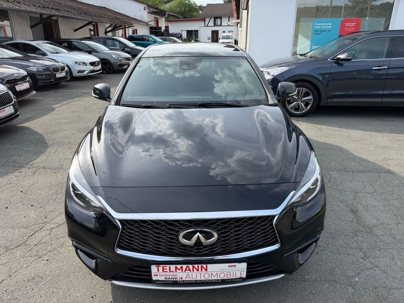 Infiniti Q30 2.2 d AWD City Black Edition — photo 2