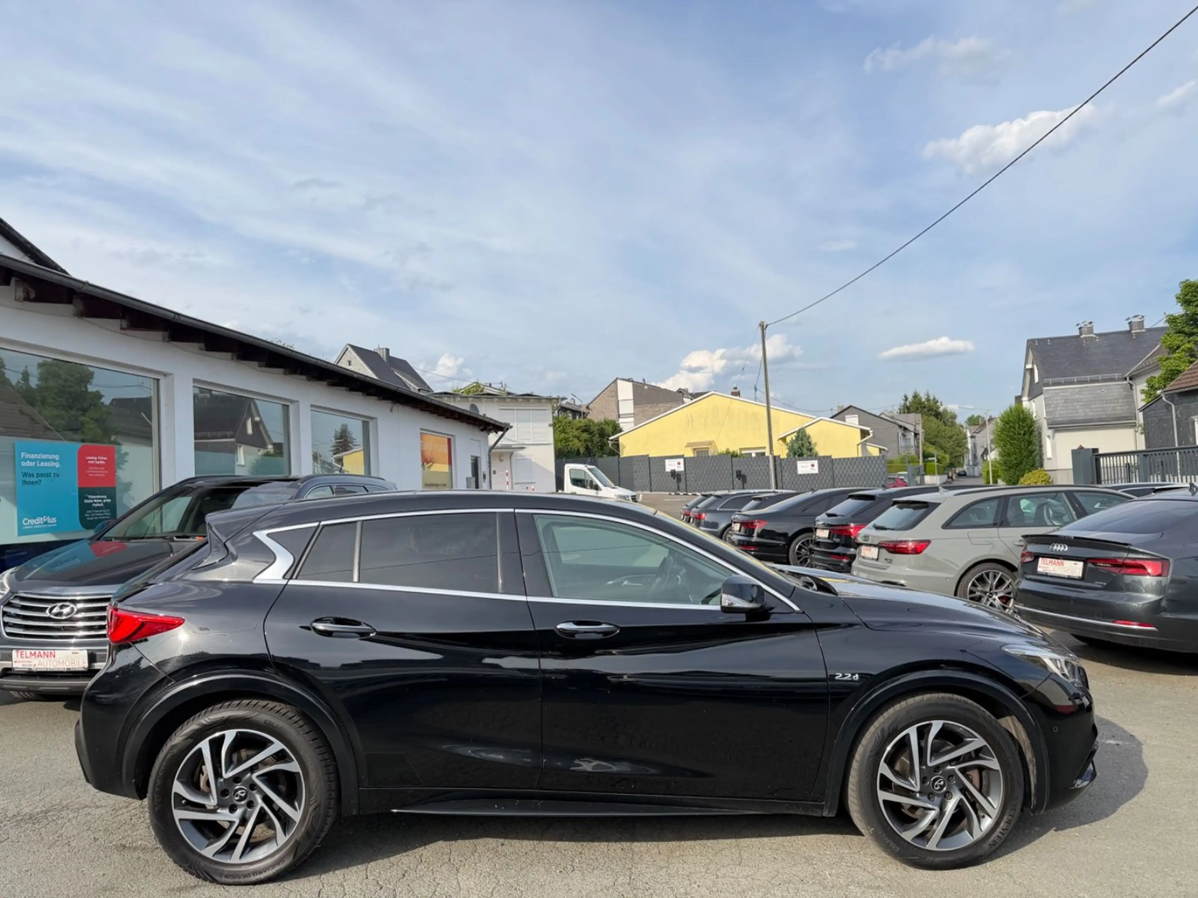 Infiniti Q30 2.2 d AWD City Black Edition — photo 9