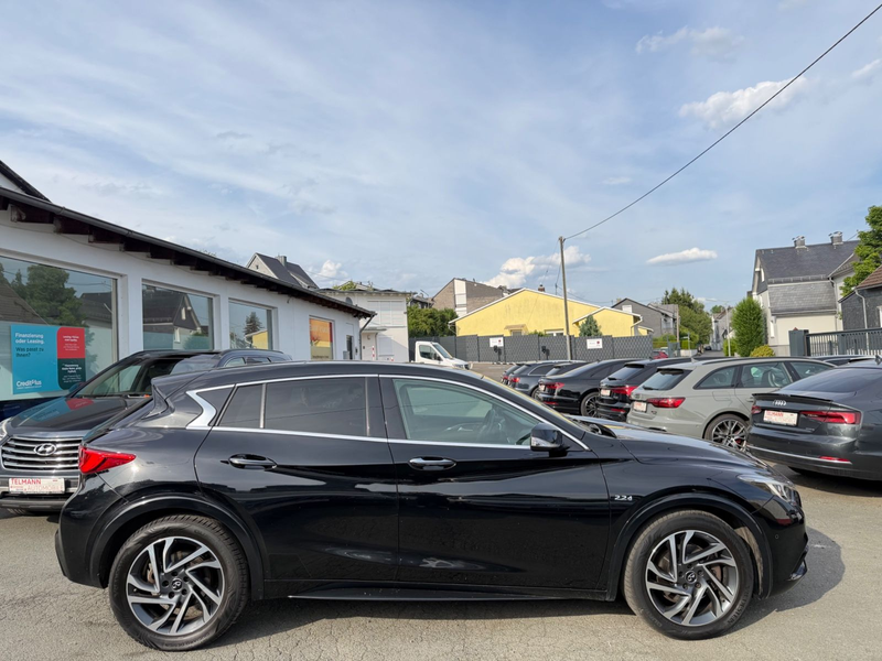 Infiniti Q30 2.2 d AWD City Black Edition — photo 9