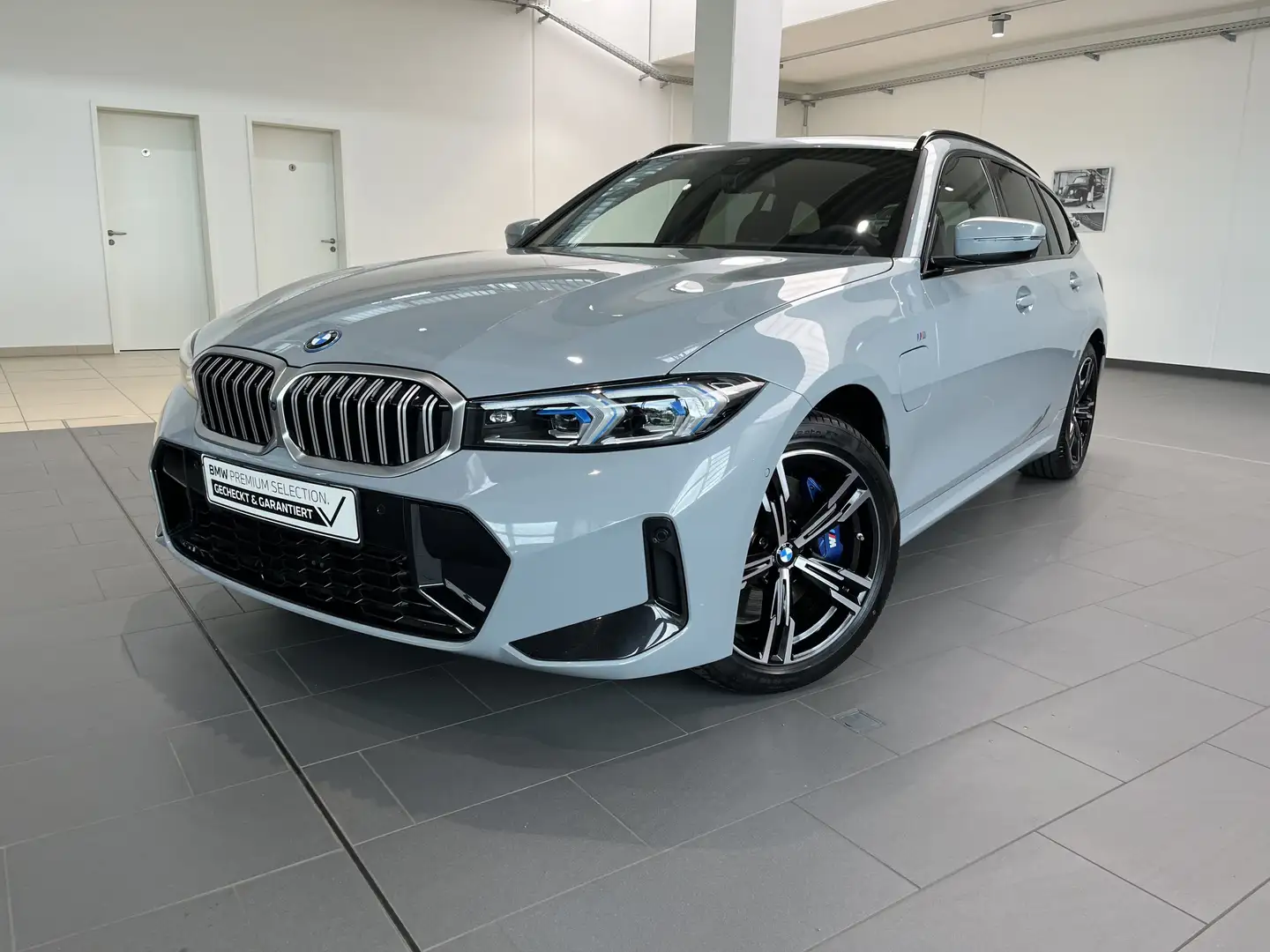 BMW 330 e xDrive M Sportpaket/Head-Up/HK/HiFi/DAB Grau - 1