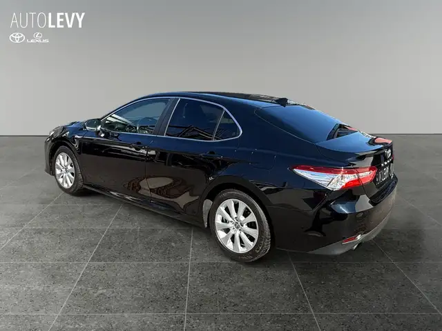 Toyota Camry view 4