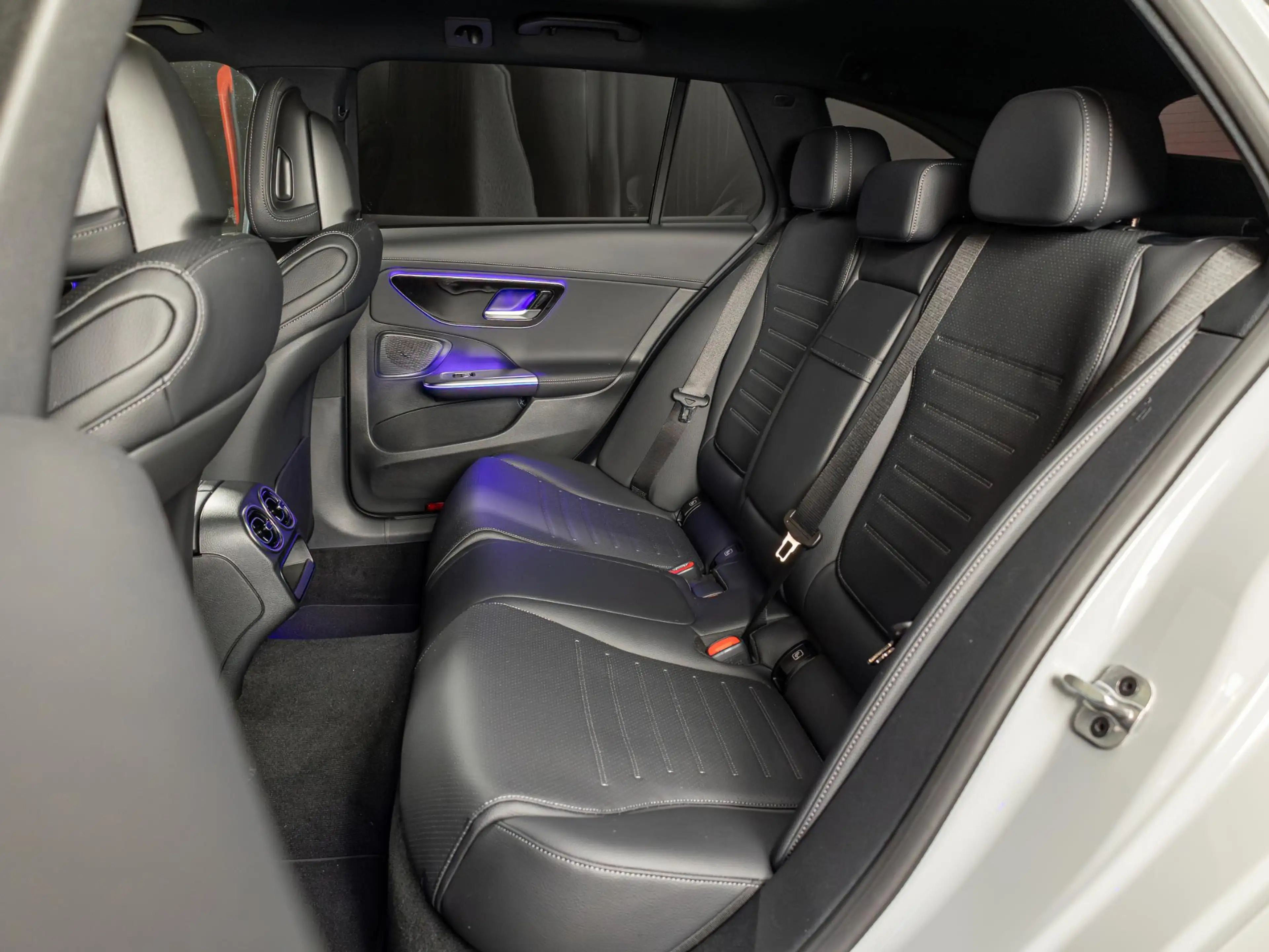 Mercedes-Benz C 300 Estate e Business Solution AMG Premium | Panorama — photo 10