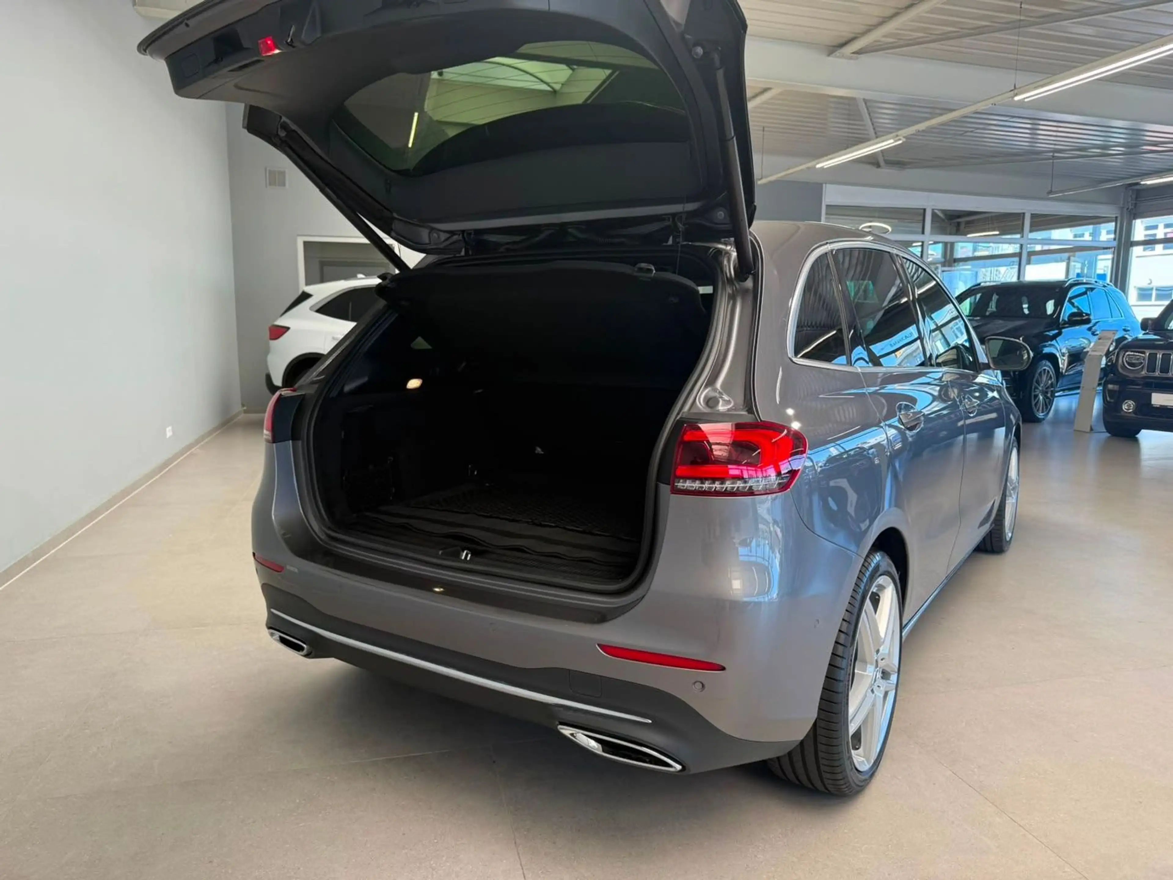 Mercedes-Benz B 250 Kamera+Spurhalte+Totenwinkel — photo 11