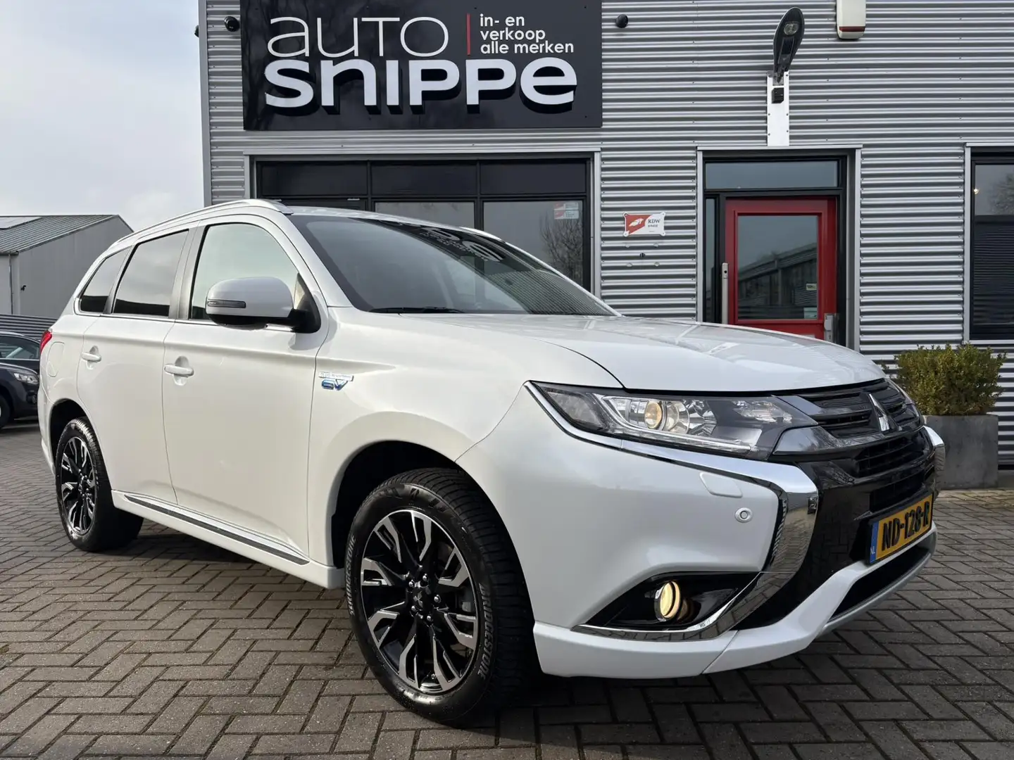 Mitsubishi Outlander 2.0 PHEV Executive Edition -AUTOMAAT-KEYLESS-CAMER Weiß - 2