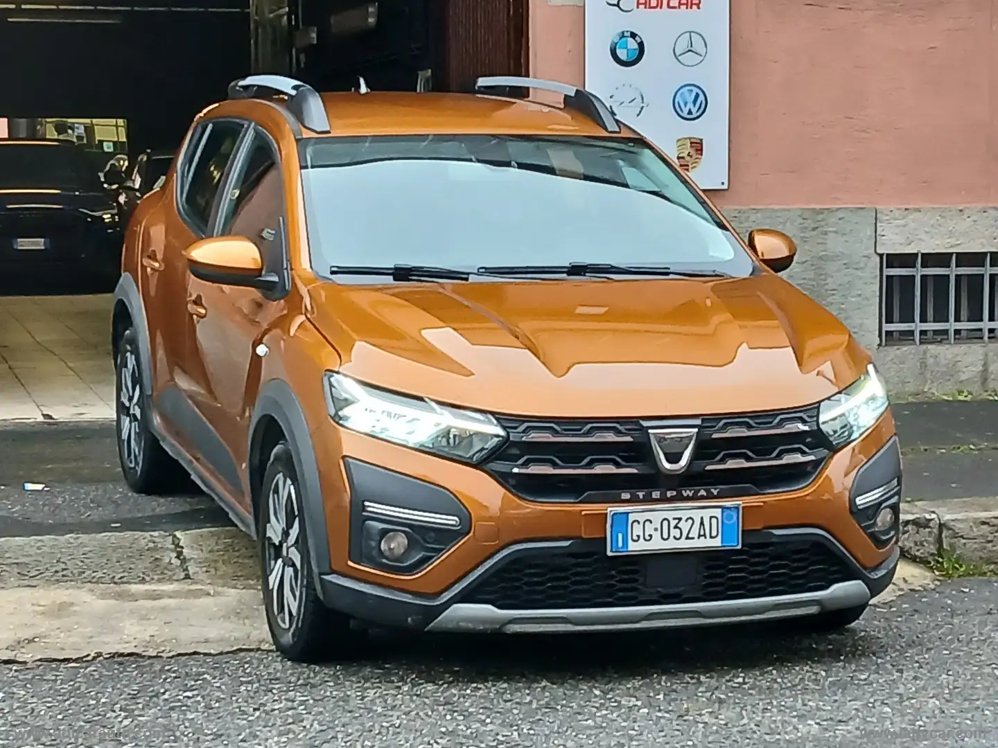 Dacia Sandero Stepway 1.0 TCe ECO-G Comfort Arancione - 1