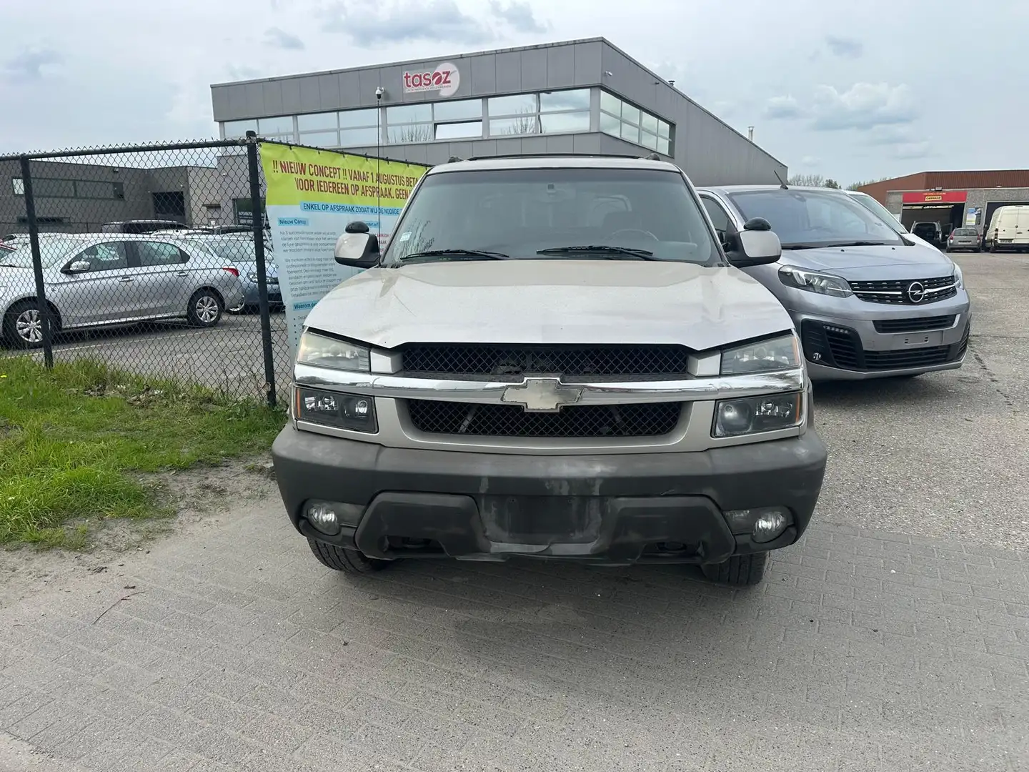 Chevrolet Avalanche 5.3 BENZINE & LPG | BJ. 2004| AUTOMAAT | 314.290 KM. Beige - 2