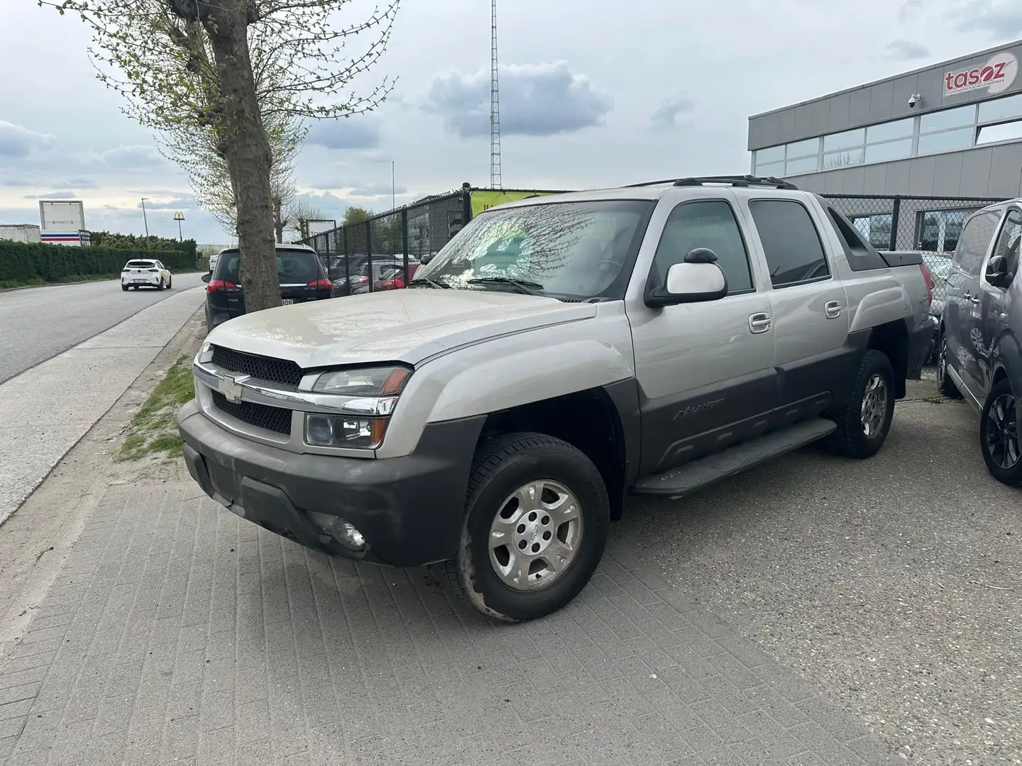Chevrolet Avalanche 5.3 BENZINE & LPG | BJ. 2004| AUTOMAAT | 314.290 KM. Beige - 1