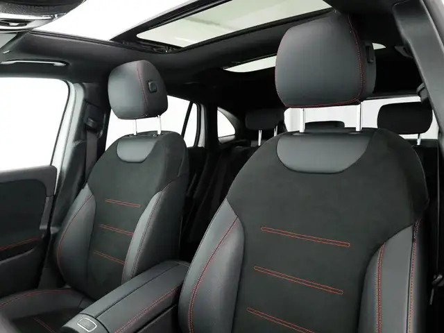 Mercedes-Benz GLA view 13