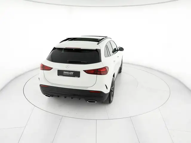 Mercedes-Benz GLA view 6