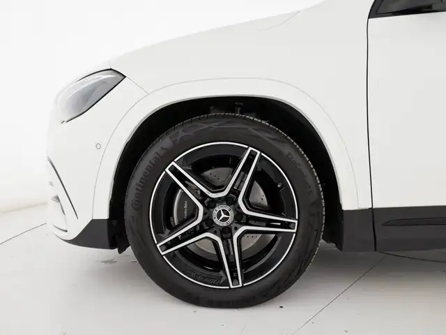 Mercedes-Benz GLA view 7