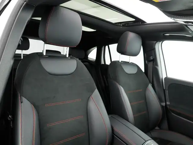 Mercedes-Benz GLA view 12