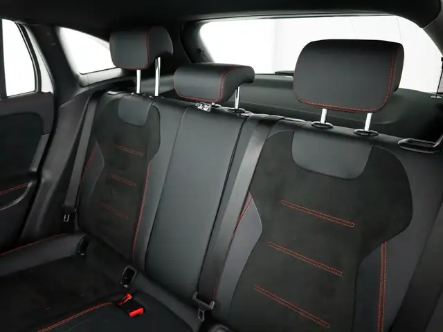 Mercedes-Benz GLA view 14