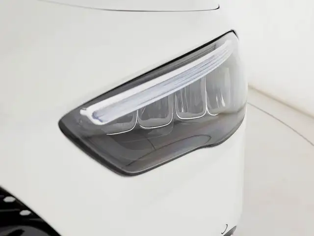 Mercedes-Benz GLA view 8