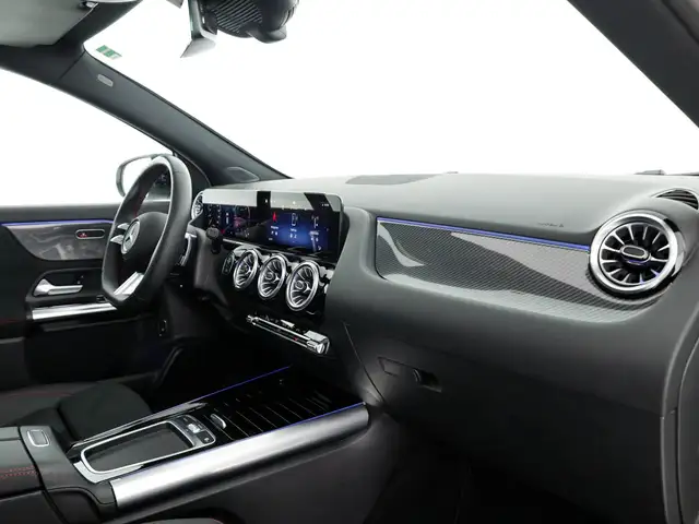 Mercedes-Benz GLA view 10