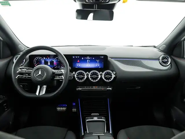 Mercedes-Benz GLA view 9