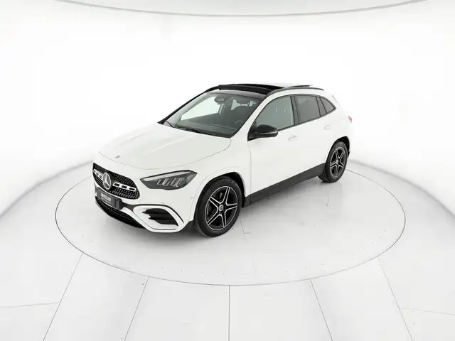 Mercedes-Benz GLA view 2