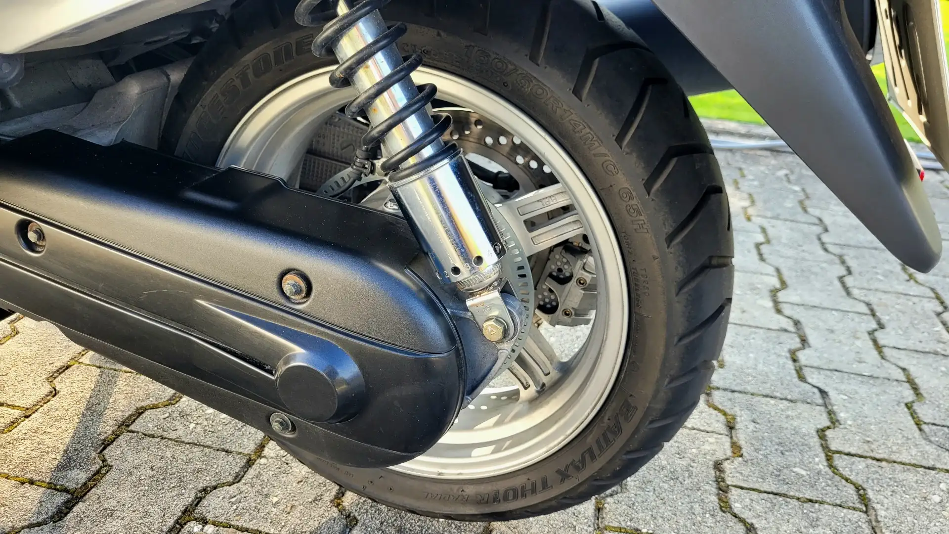 Suzuki Burgman 650 Executive Argintiu - 2