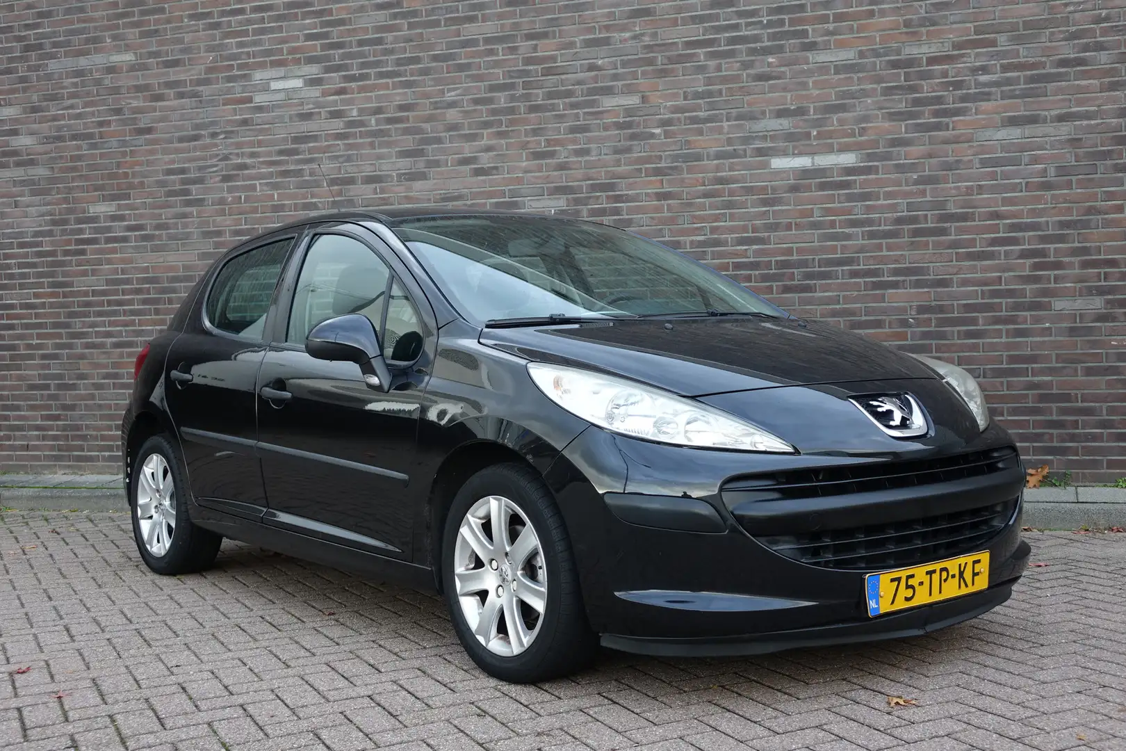 Peugeot 207 1.4 XR, zwart 5 deurs, ijskoude airco, nieuwe APK, Noir - 2