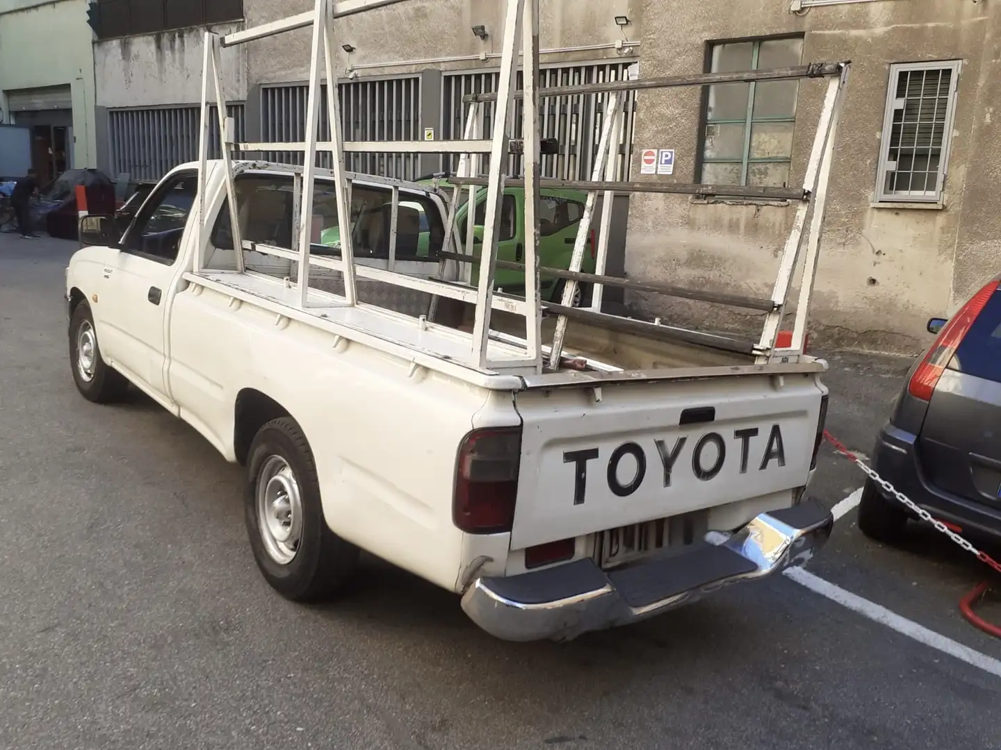 Toyota Hilux 2.5 extra cab - 2