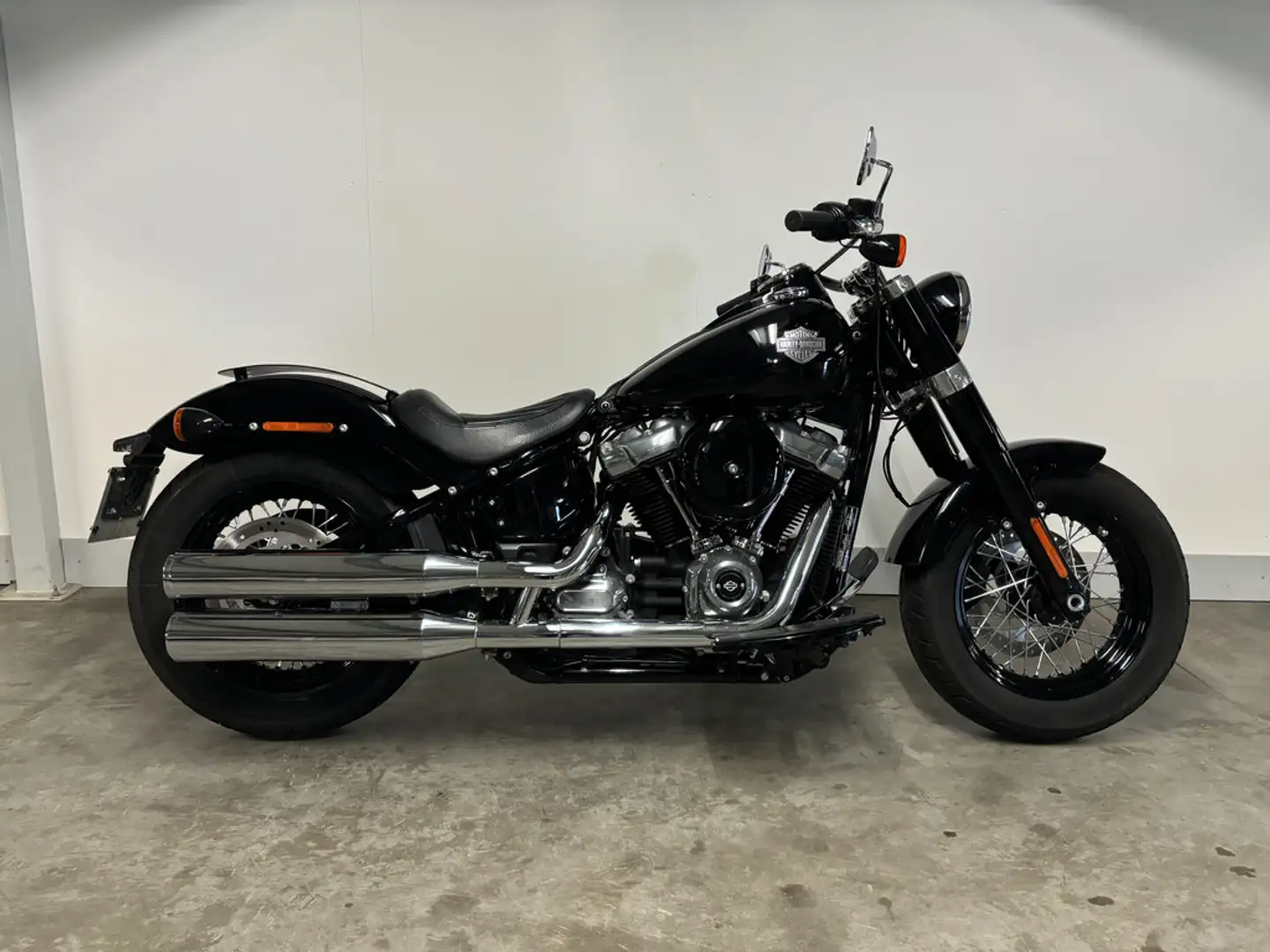 Harley-Davidson Softail Slim Cruiser FLSL Noir - 1