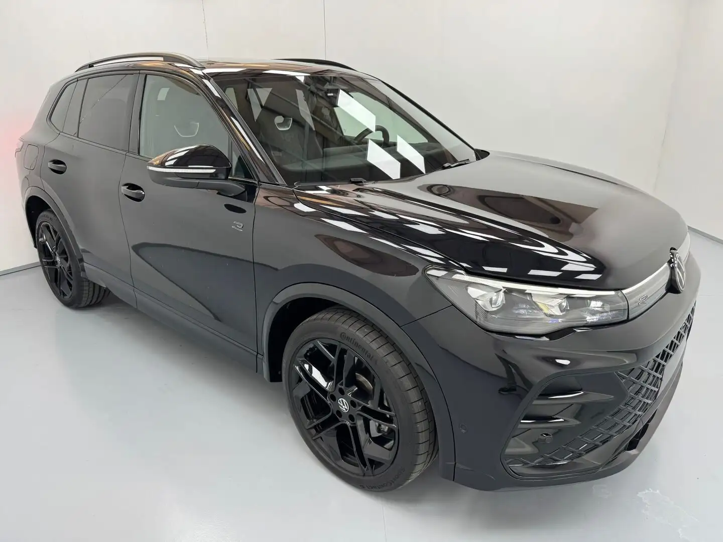 Volkswagen Tiguan *new model* R-LINE 2.0 TSI DSG 265CV 4MOTION PROMO Schwarz - 2
