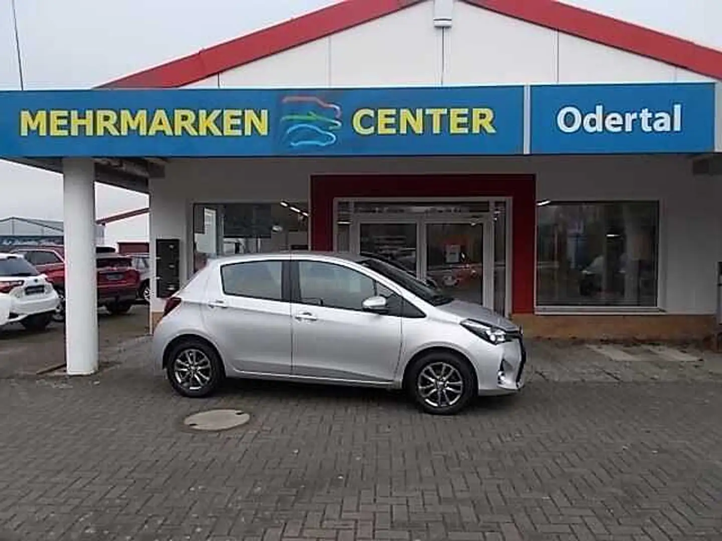 Toyota Yaris 5-Türer 1.33 VVT-i Comfort Argent - 1