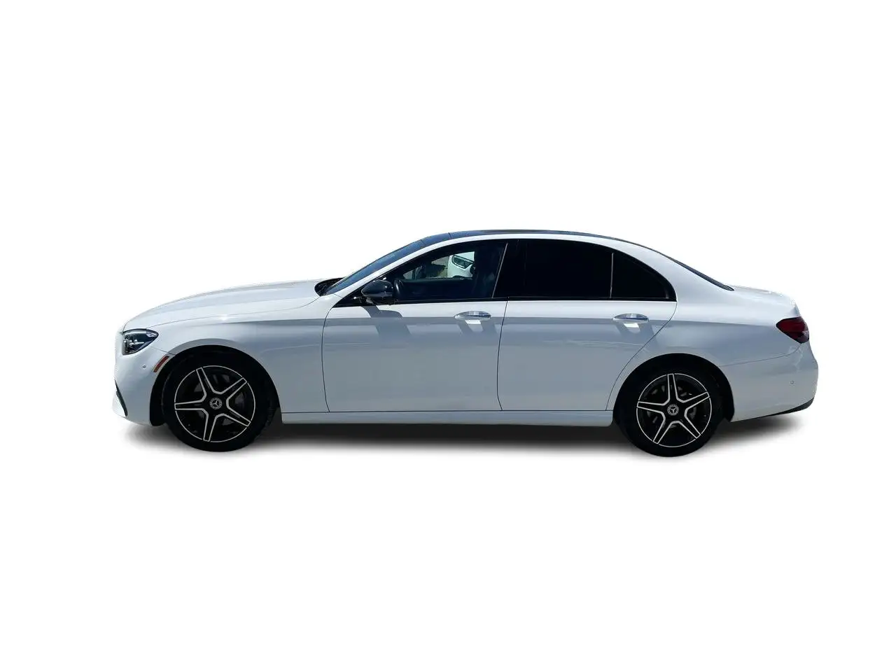 Mercedes-Benz E-Class снимка Mercedes-Benz E-Class
